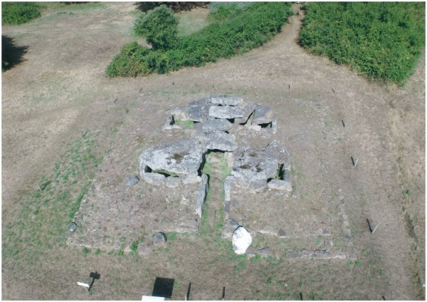 Vue aérienne du dolmen de la Joselière patrimoine mégalithe destination pornic