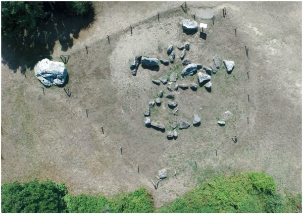 Vue aérienne du dolmen du Prédaire