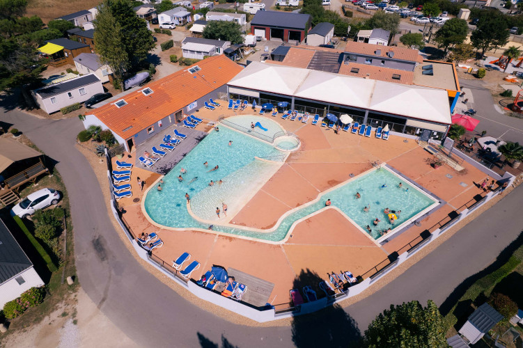 Piscine camping Éden Villages La Pointe Saint-Gildas, prefailles, piscine, camping, animations, destination pornic,