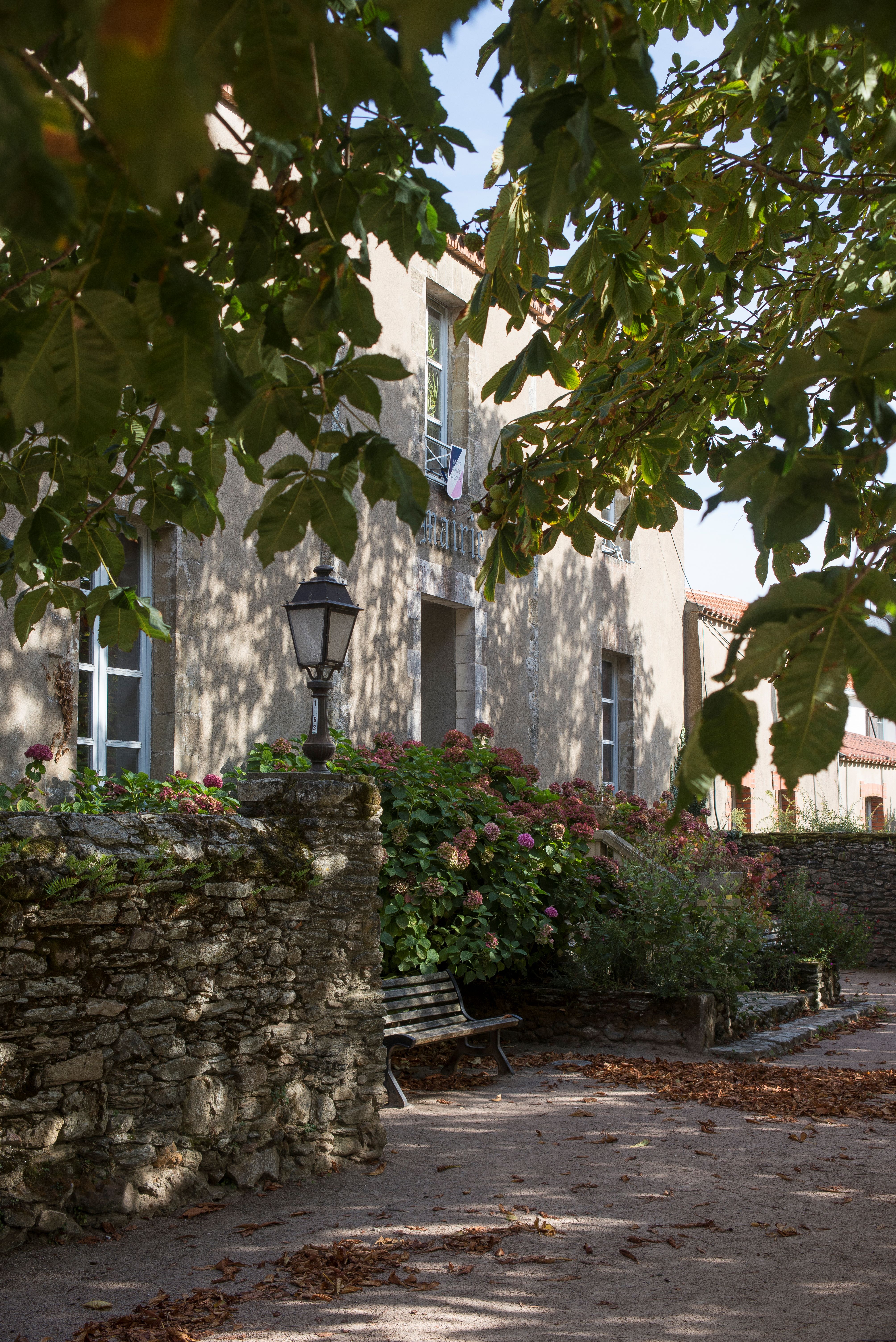 Place Eglise Madame village Moutiers-en-Retz - © Patrick Gérard