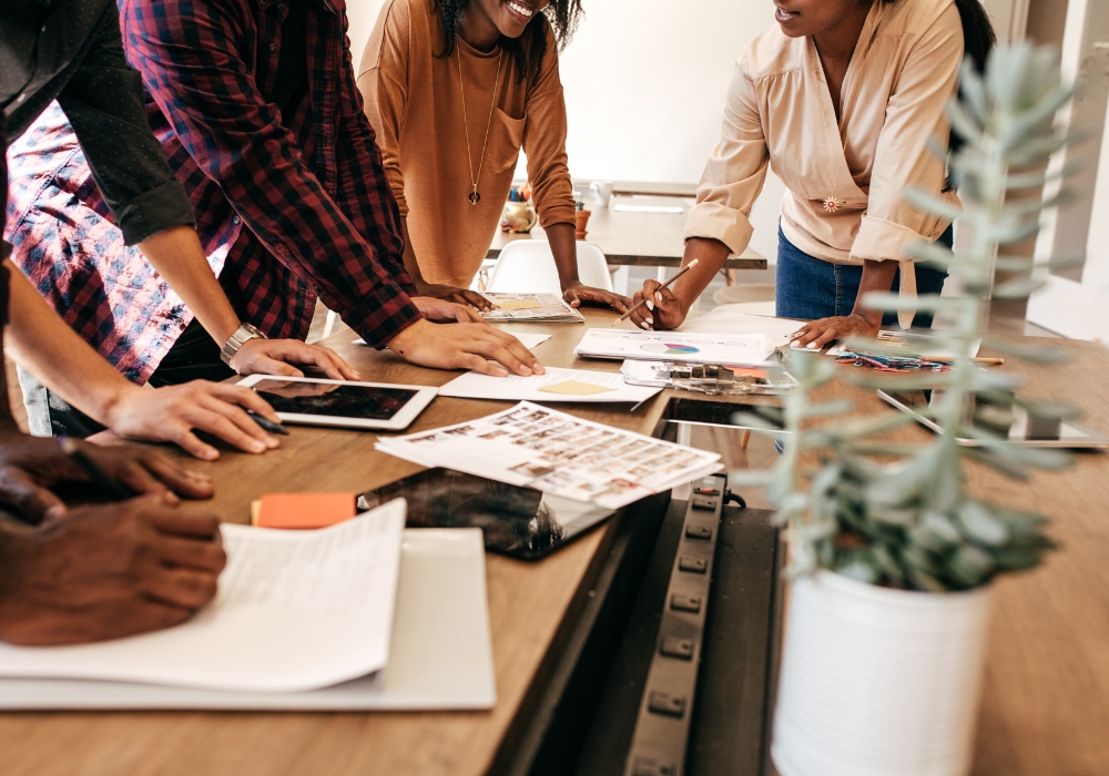 Veille outils digitaux stratégie communication tendances numériques - © Weekend Images