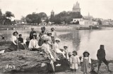 family of vacationers in 1910