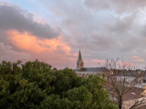 L'église saint-Gilles vue du calvaire de la douve