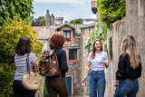 Les ruelles étroites de la ville et ses escaliers