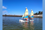  Katamaran-Kurs für Kinder von 7 bis 10 Jahren – Wassersport, Segeln, Sport – Reiseziel Pornic