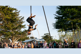 Beach entertainment: La Biro puts on a circus
