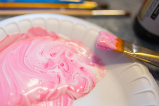 Exposition de peintures pour Octobre Rose