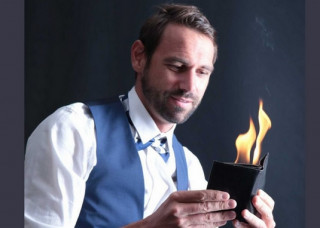 Spectacle déambulatoire: just1magicien Pornic