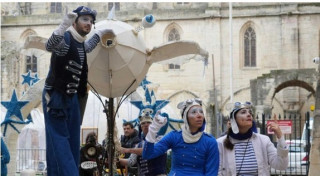 Spectacle déambulatoire: les chimères du vent pornic