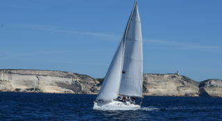 Women leading and sailing trophy pornic