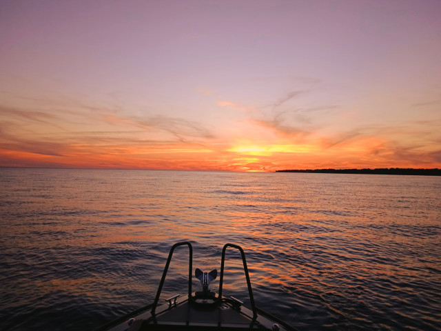 SONNENUNTERGANG AN BORD DES ATLANTIC HOPPERS