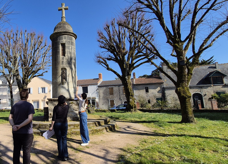 Bourg des Moutiers-en-Retz avec sa lanterne des morts