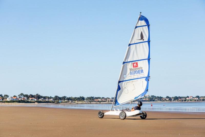 Char à voile au centre nautique de la Cormorane à Saint-Michel Chef-Chef Tharon Plage