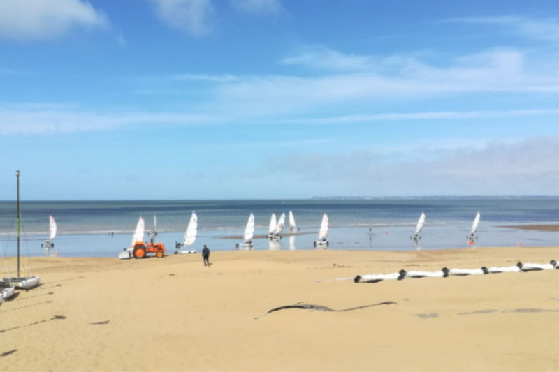 Char à voile au centre nautique de la Cormorane à Saint-Michel Chef-Chef Tharon Plage