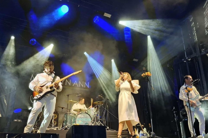 concert podium prefailles destination pornic madelyn ann bretagne angleterre 