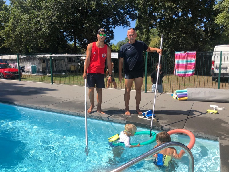 Schwimmunterricht mit Philippe und Yoann	