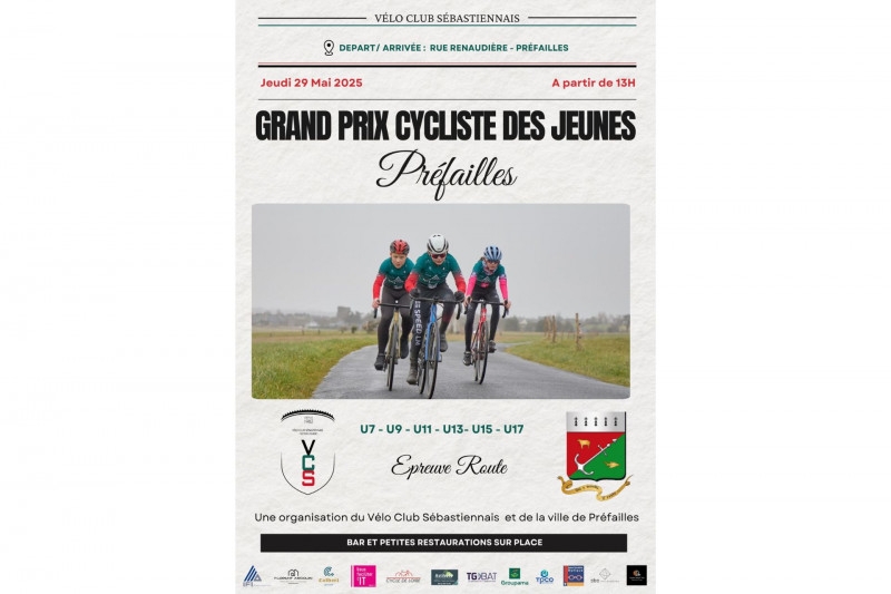 Courses de jeunes cyclistes dans le bourg de Préfailles
