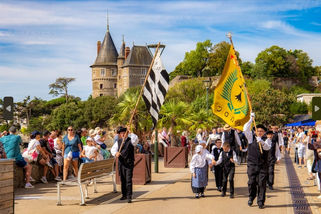 Fête de la Saint-Gilles à Pornic  défilé groupes danses musique