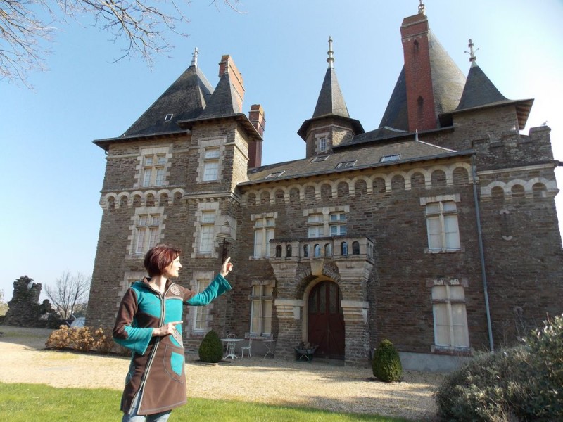 Florence in the courtyard of the castle of Pornic