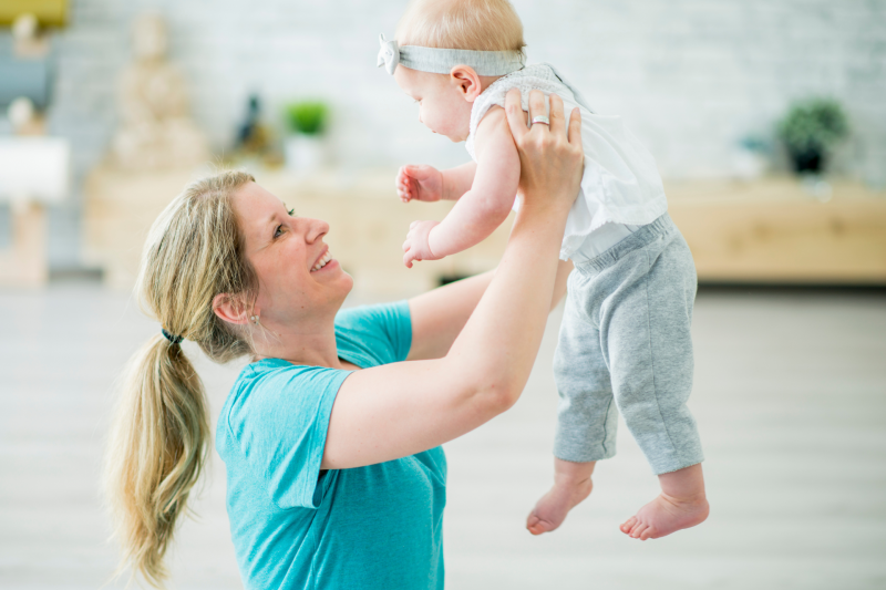 The month of little ones Dance Mamdanser with baby Armel de Wismes media library Emeline Moreau Birds company Pornic