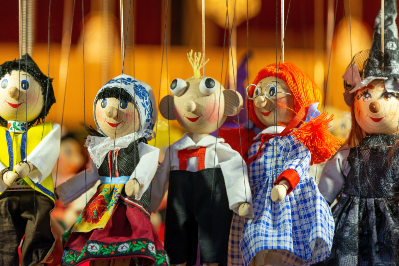 Le mois des tout petits spectacle tête en bois compagnie En attendant la marée médiathèque Armel de Wismes Pornic marionnettes