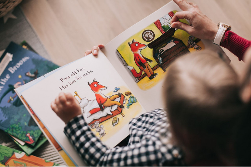lecture animée enfant bibliothèque