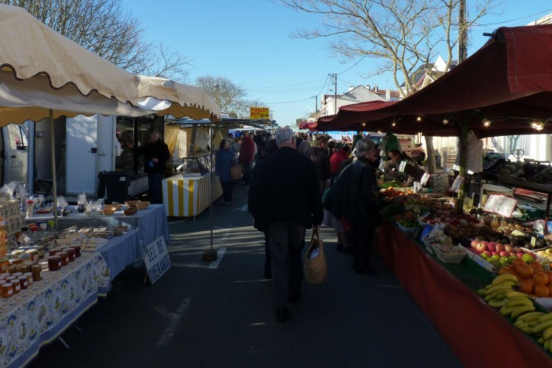 Lebensmittelmarkt Frische Produkte Traditioneller Markt Saint-Michel-Chef-Chef Tharon-Plage