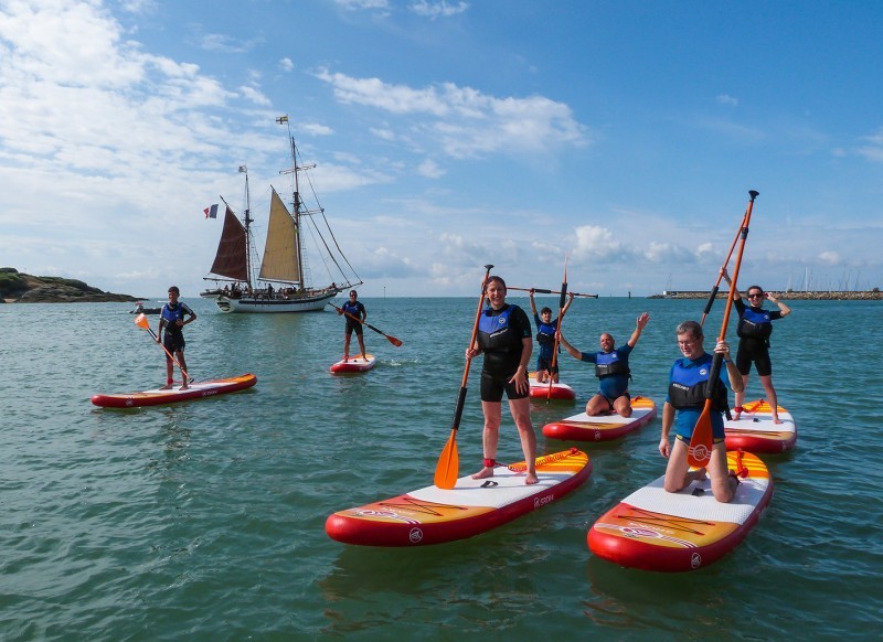 paddle in family, nautical activity	