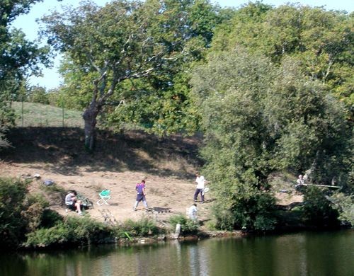 Pêcheurs à l'étang du Val Saint Martin