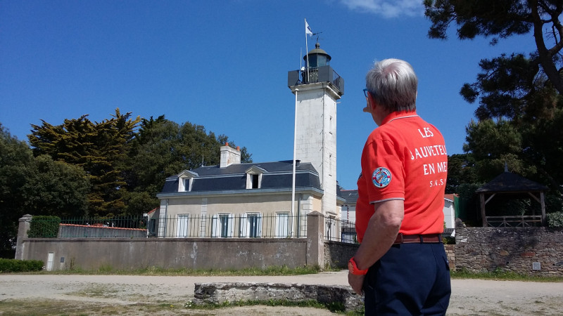 Rencontres avec des passionnés devant le Phare de la Noeveillard