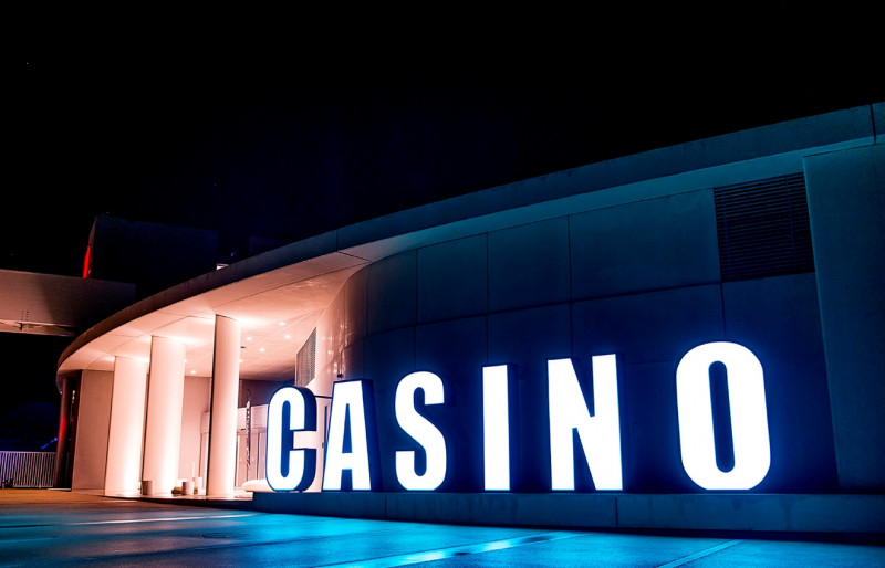 Comedy-Show: Ilyes Djadel – Déjà Casino de Pornic Destination Pornic