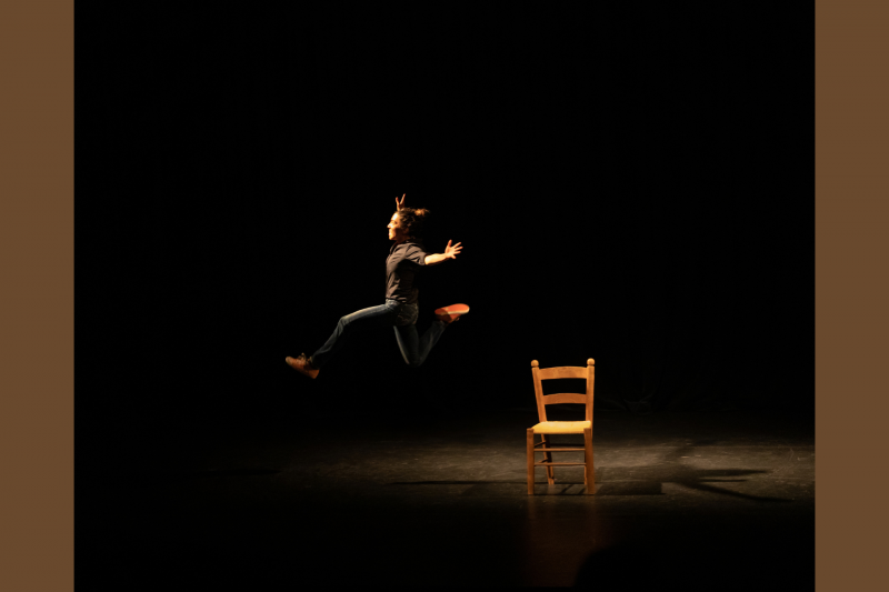 Théâtre : La famille vient en mangeant spectacle humour comique seul en scène Destination Pornic